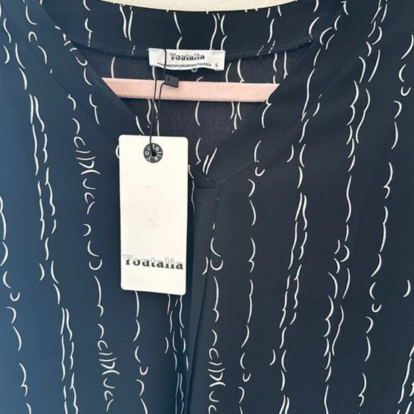 Chiffon Printed V Neck Blouse - Picture 9 of 9